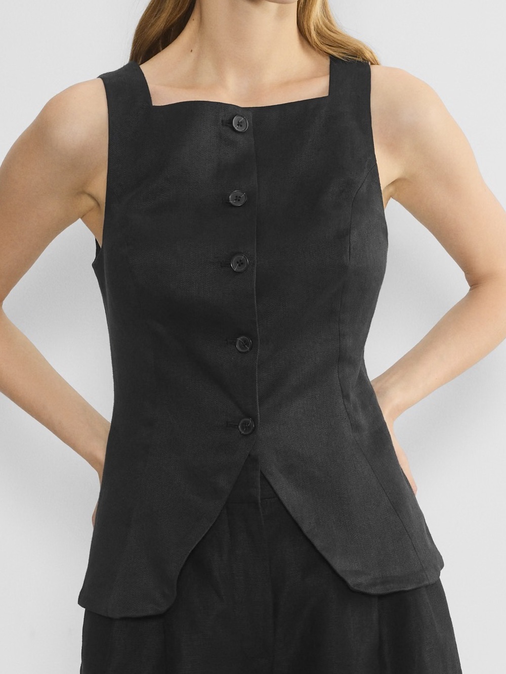 Aritzia Babaton Hepworth Linen Top in Black